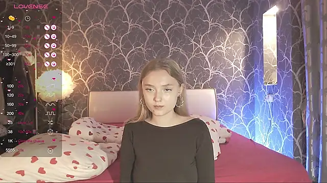 Snapshot of MiaMiaMeow chatting on 10.03.25 MiaMiaMeow online show from 10.03.25