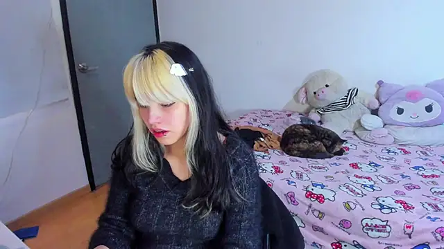 Akane-Mou online show from 03.11.25