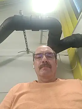 Snapshot of giesidie_1 chatting on 01.14.25 giesidie 1 online show from 01.14.25