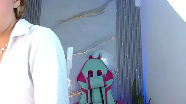 sofia henaok online show from 02.26.25