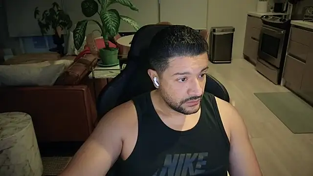 HungandThickLatin online show from 09.18.25