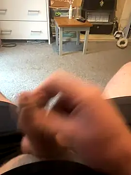 Snapshot of Averagematt1991 chatting on 11.10.25 Averagematt1991 online show from 11.10.25