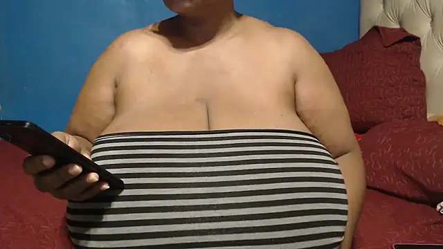 CUTEFIRMMELONSS online show from 04.15.26