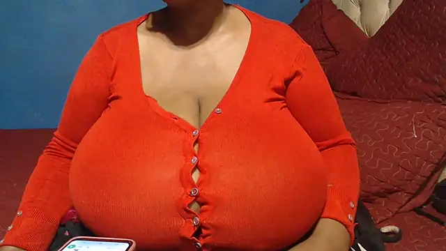 Snapshot of CUTEFIRMMELONSS chatting on 05.04.26 CUTEFIRMMELONSS online show from 05.04.26