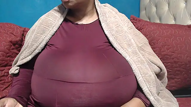 Snapshot of CUTEFIRMMELONSS chatting on 05.24.26 CUTEFIRMMELONSS online show from 05.24.26