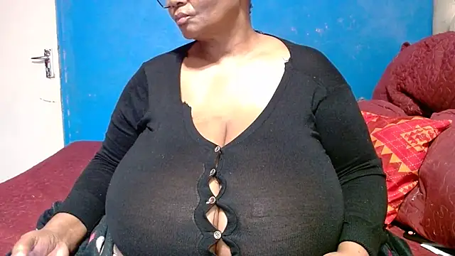 CUTEFIRMMELONSS online show from 06.05.26