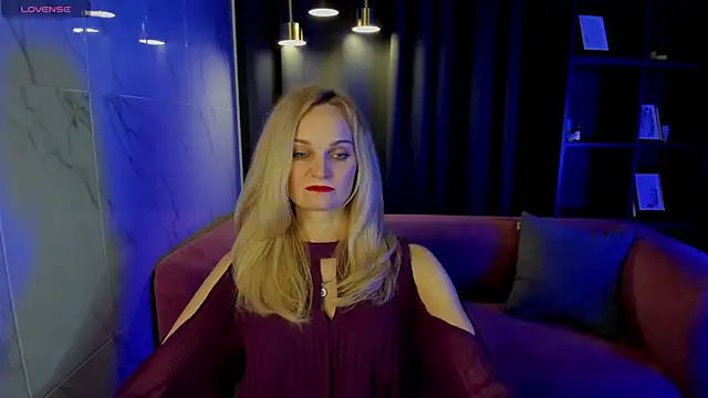 Snapshot of SaraSubtlety chatting on 09.16.25 SaraSubtlety online show from 09.16.25