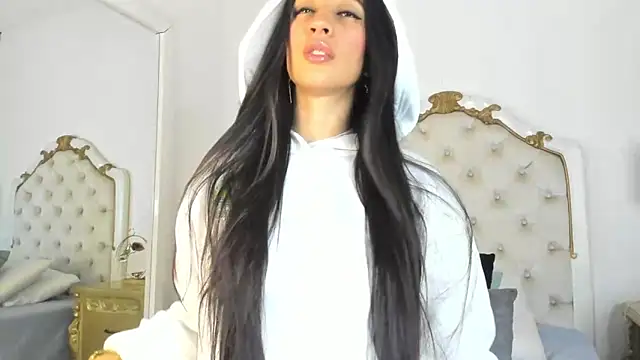 Valentina Ross  online show from 02.13.25