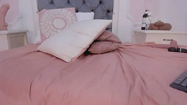 Valentina Ross  online show from 01.05.26