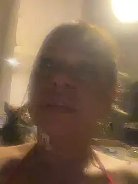 Snapshot of MilfClarett chatting on 05.31.26 MilfClarett online show from 05.31.26