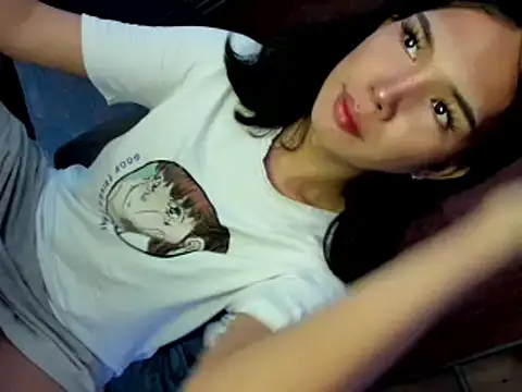 Snapshot of mav1s_ chatting on 10.28.25 mav1s  online show from 10.28.25