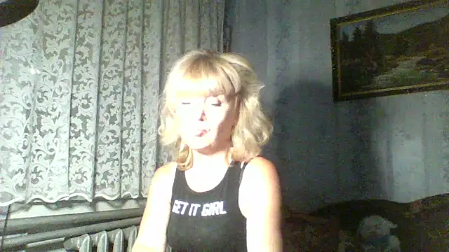 Snapshot of Annie_Heart chatting on 09.16.25 Annie Heart online show from 09.16.25