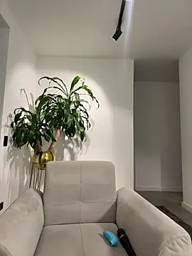 EllaSanz  online show from 03.04.25