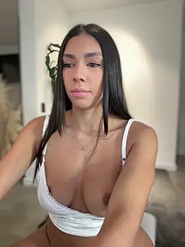 EllaSanz  online show from 10.10.25