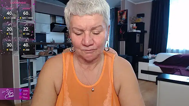 Snapshot of roxana_brooks chatting on 02.17.26 roxana brooks online show from 02.17.26