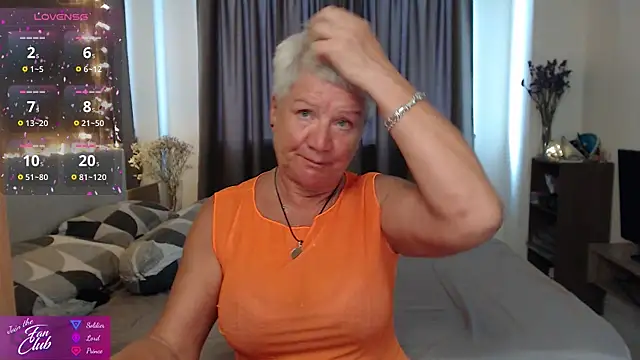 Snapshot of roxana_brooks chatting on 05.25.26 roxana brooks online show from 05.25.26