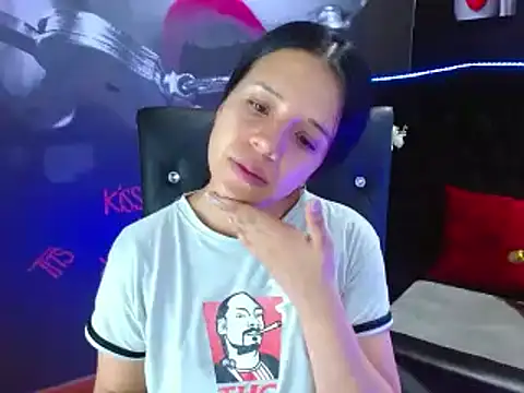 Snapshot of VALERY_MEER chatting on 12.06.24 VALERY MEER online show from 12.06.24