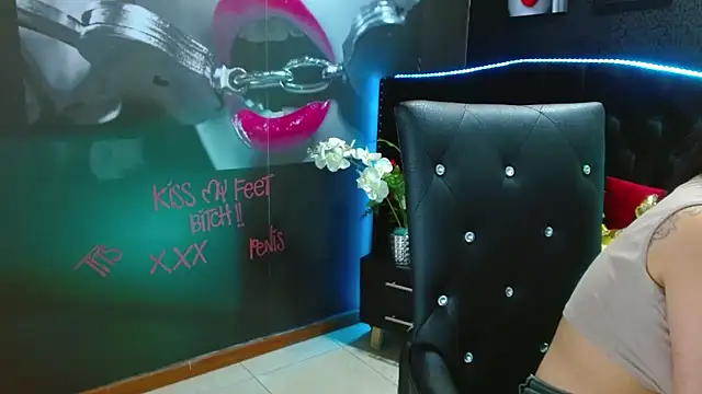 Snapshot of VALERY_MEER chatting on 12.16.24 VALERY MEER online show from 12.16.24