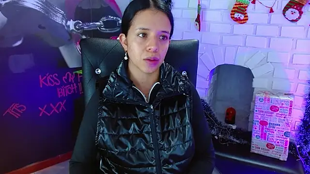 Snapshot of VALERY_MEER chatting on 12.23.24 VALERY MEER online show from 12.23.24