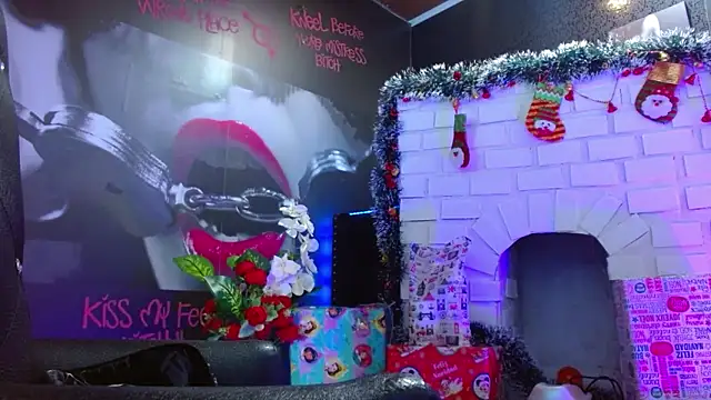 Snapshot of VALERY_MEER chatting on 12.23.24 VALERY MEER online show from 12.23.24