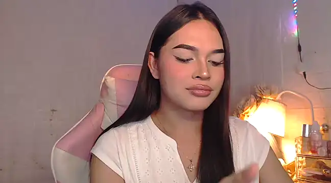 Snapshot of Ashely_Lewis chatting on 02.04.25 Ashely Lewis online show from 02.04.25