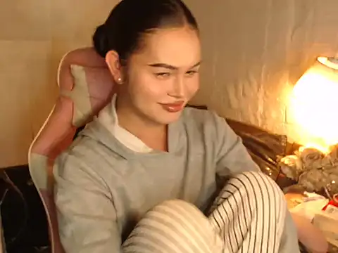 Ashely Lewis online show from 11.24.25