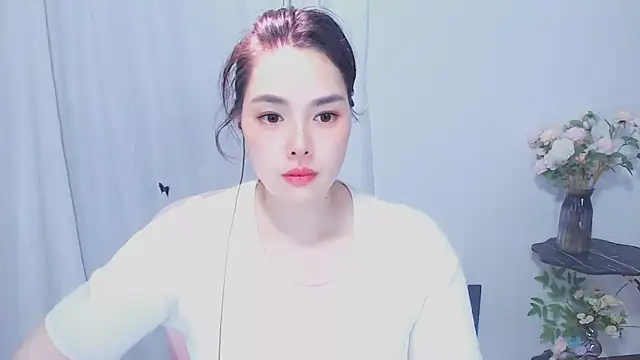 Snapshot of SHY-_-girl chatting on 05.15.26 SHY- -girl online show from 05.15.26