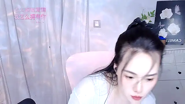 Snapshot of SHY-_-girl chatting on 07.14.26 SHY- -girl online show from 07.14.26