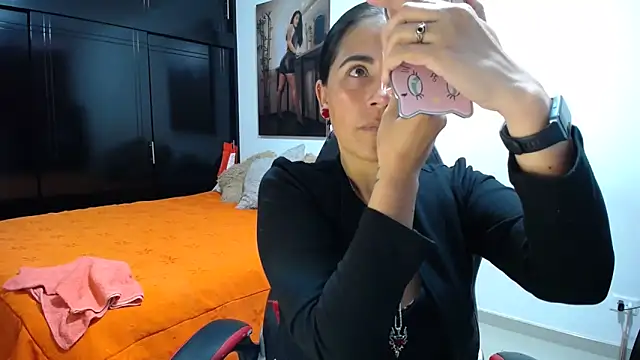 Snapshot of sharoon_cheerry chatting on 02.12.26 sharoon cheerry online show from 02.12.26