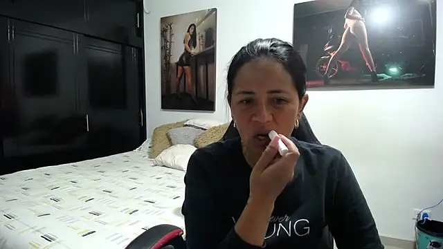 Snapshot of sharoon_cheerry chatting on 02.21.26 sharoon cheerry online show from 02.21.26