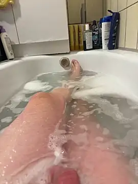 Snapshot of David19932908 chatting on 10.14.25 David19932908 online show from 10.14.25