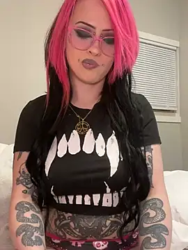 Snapshot of MissRomero chatting on 01.12.25 MissRomero online show from 01.12.25