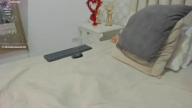 Pia Johnson  online show from 02.15.25