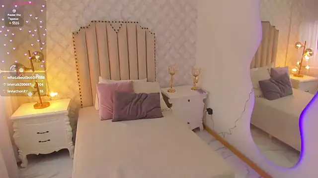 Pia Johnson  online show from 03.07.25