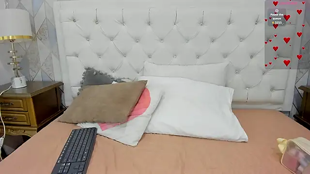 Pia Johnson  online show from 02.02.26