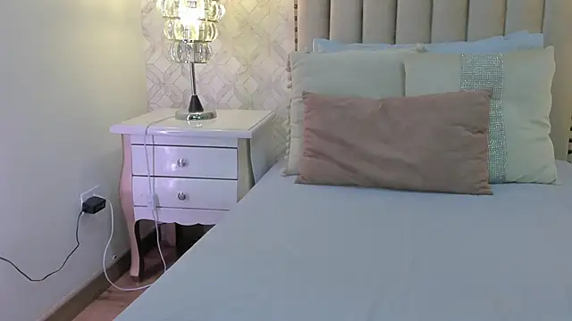 Pia Johnson  online show from 02.20.26