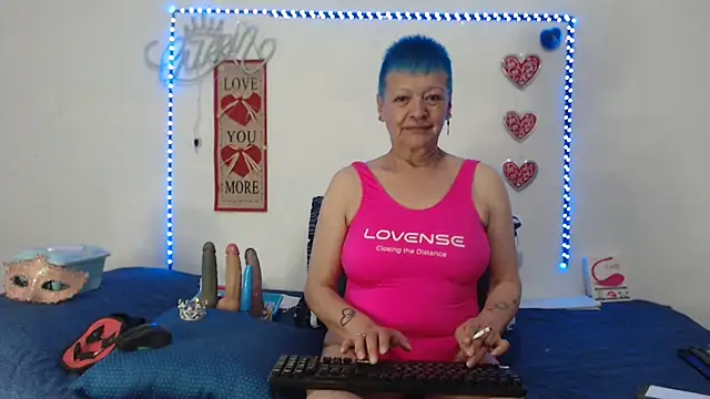 Snapshot of loquitaqueen011 chatting on 01.11.25 loquitaqueen011 online show from 01.11.25