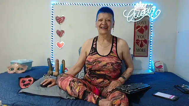 Snapshot of loquitaqueen011 chatting on 09.21.25 loquitaqueen011 online show from 09.21.25