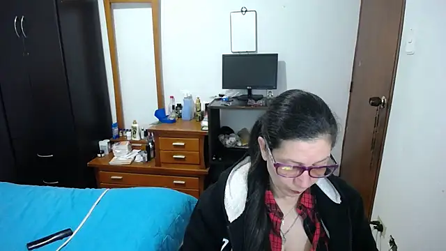 Snapshot of latin49 chatting on 10.01.25 latin49 online show from 10.01.25