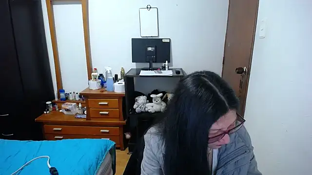 Snapshot of latin49 chatting on 10.11.25 latin49 online show from 10.11.25