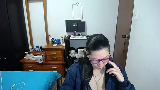 Snapshot of latin49 chatting on 10.15.25 latin49 online show from 10.15.25