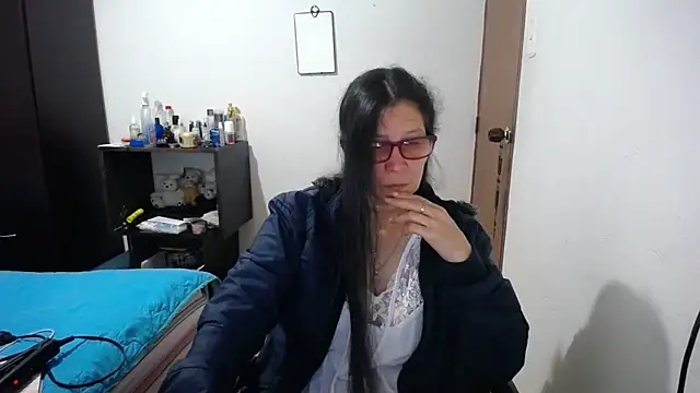 Snapshot of latin49 chatting on 10.23.25 latin49 online show from 10.23.25