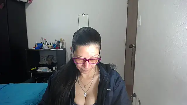 Snapshot of latin49 chatting on 10.25.25 latin49 online show from 10.25.25