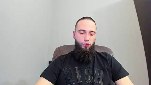 Snapshot of A_____________ chatting on 02.11.25 A online show from 02.11.25