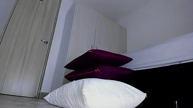 Skarleth69 online show from 11.12.25