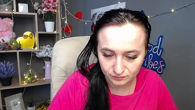 NinaFlawlees online show from 07.07.26