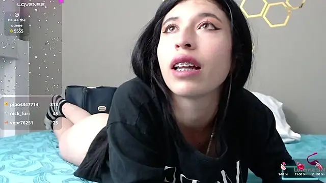 Snapshot of adriscute chatting on 01.22.25 adriscute online show from 01.22.25