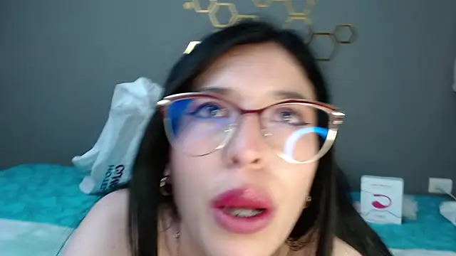 Snapshot of adriscute chatting on 01.23.25 adriscute online show from 01.23.25