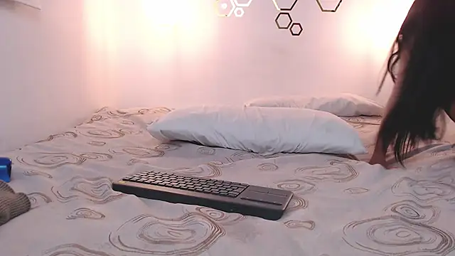 Snapshot of adriscute chatting on 03.17.25 adriscute online show from 03.17.25