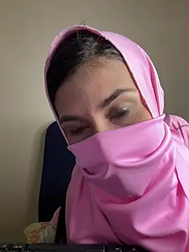 Snapshot of alia_bashar chatting on 12.10.24 alia bashar online show from 12.10.24